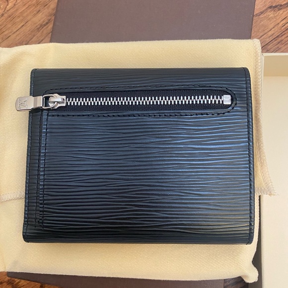 Louis Vuitton new without tags black wallet. - Picture 5 of 9